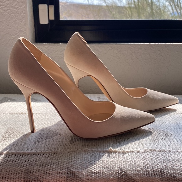 Manolo Blahnik Beige Suede BB Pumps - Picture 5 of 7